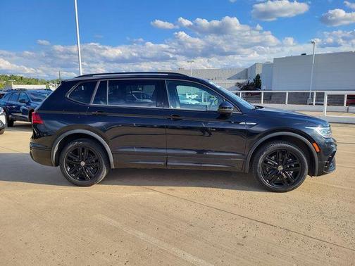 2022 Volkswagen Tiguan 2.0T SE R-Line Black