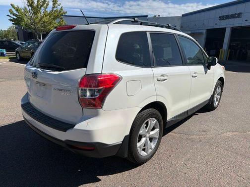 Satin White Pearl 2014 Subaru Forester 2.5i Premium