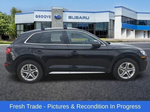 Mythos Black Metallic 2019 Audi Q5 2.0T Premium