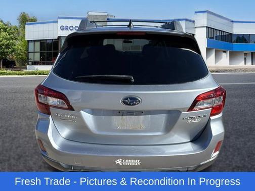 Ice Silver Metallic 2017 Subaru Outback 2.5i Premium