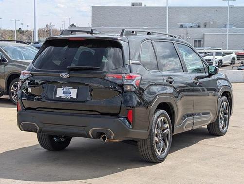 Crystal Black Silica 2025 Subaru Forester Limited