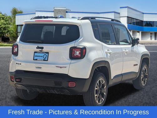 Alpine White Clearcoat 2023 Jeep Renegade Trailhawk