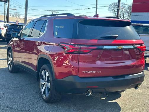 2022 Chevrolet Traverse LT Leather