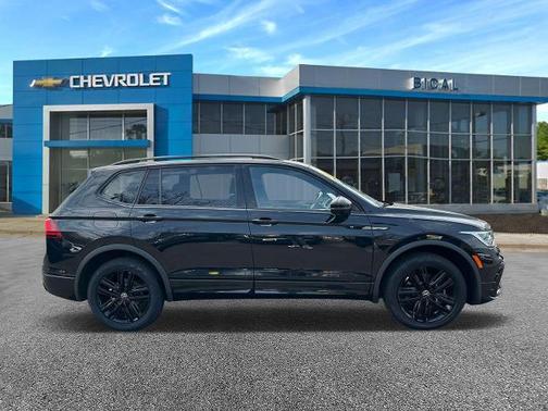 2022 Volkswagen Tiguan 2.0T SE R-Line Black