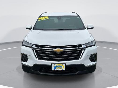 White 2023 Chevrolet Traverse LT Cloth