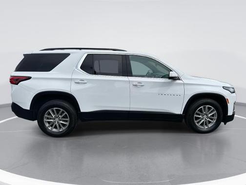 White 2023 Chevrolet Traverse LT Cloth