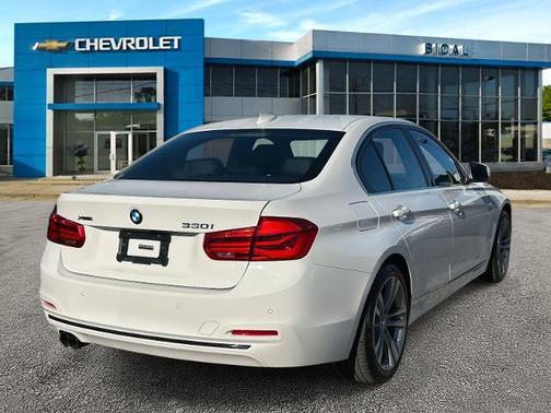 2017 BMW 330 i xDrive