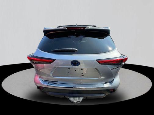 2022 Toyota Highlander Hybrid 
