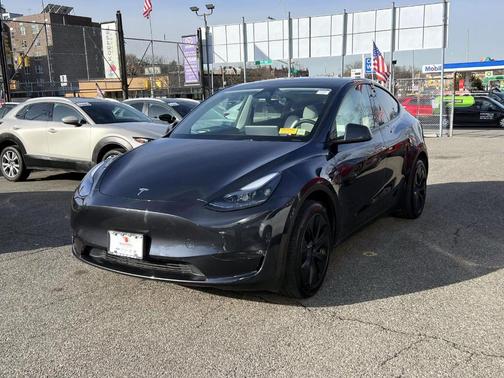2025 Tesla Model Y Long Range