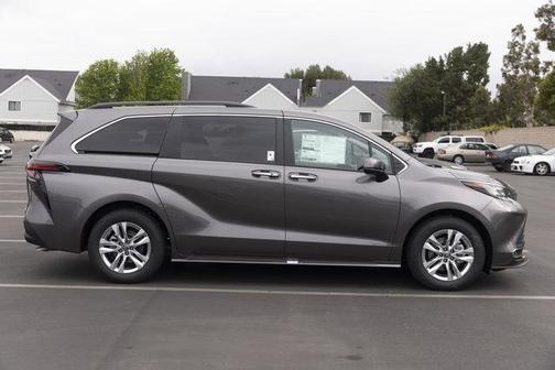 2025 Toyota Sienna XLE