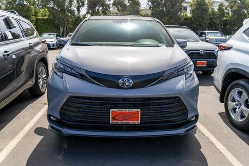 2025 Toyota Sienna Woodland Edition