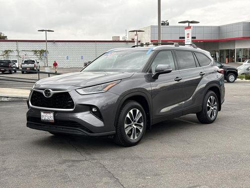 Magnetic Gray Metallic 2021 Toyota Highlander XLE