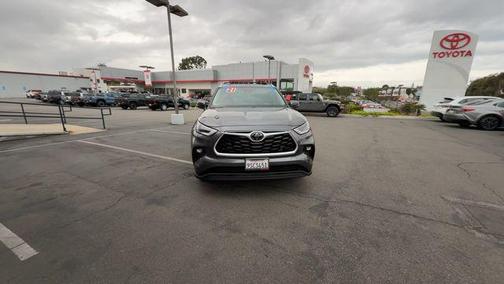 Magnetic Gray Metallic 2021 Toyota Highlander XLE