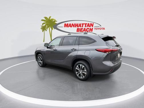 Magnetic Gray Metallic 2021 Toyota Highlander XLE