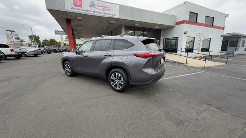 Magnetic Gray Metallic 2021 Toyota Highlander XLE