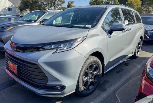 2025 Toyota Sienna Woodland Edition