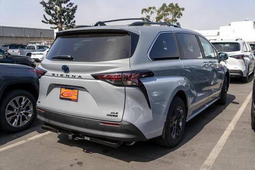 2025 Toyota Sienna Woodland Edition