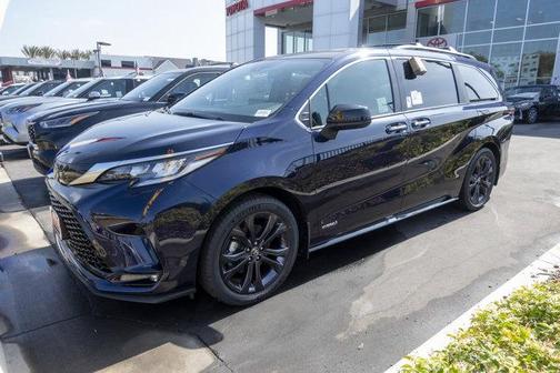 2025 Toyota Sienna XSE 7 Passenger