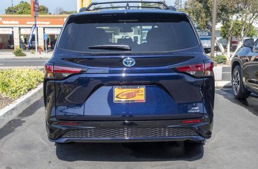 2025 Toyota Sienna XSE 7 Passenger