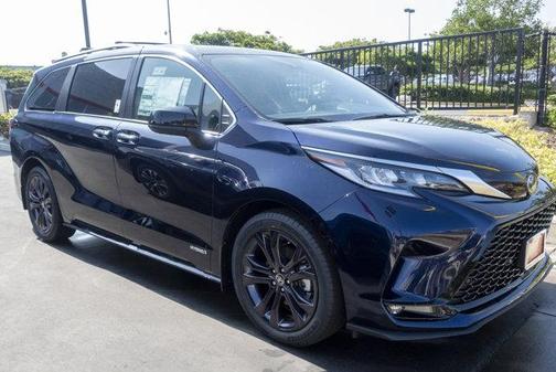 2025 Toyota Sienna XSE 7 Passenger