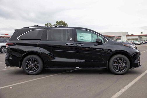 2025 Toyota Sienna Woodland Edition