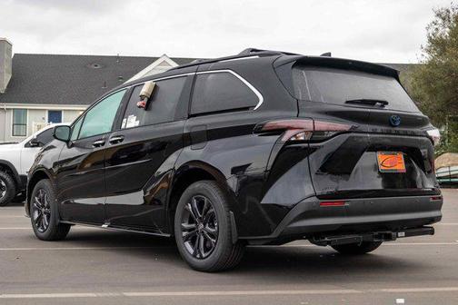 2025 Toyota Sienna Woodland Edition