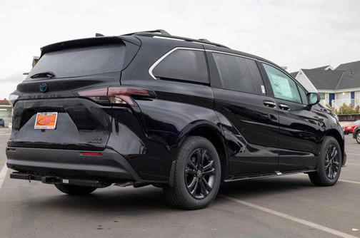 2025 Toyota Sienna Woodland Edition