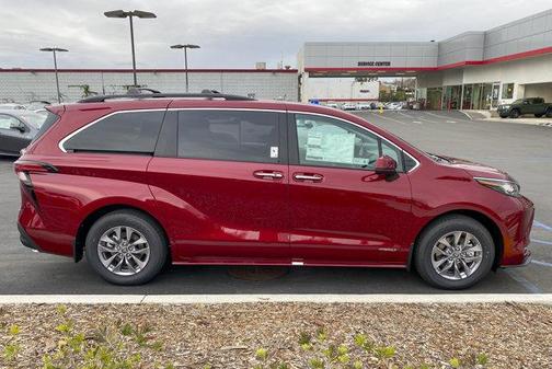 2025 Toyota Sienna XLE