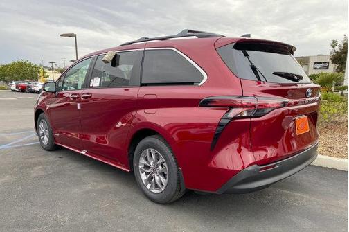 2025 Toyota Sienna XLE