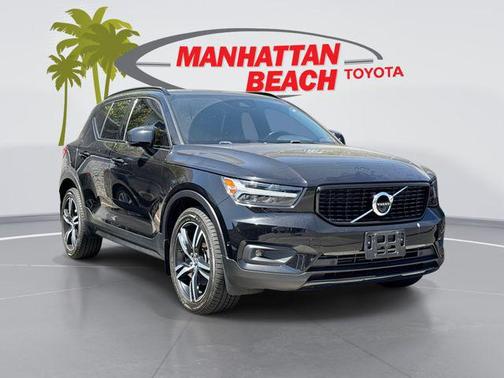 Onyx Black Metallic 2020 Volvo XC40 T5 R-Design