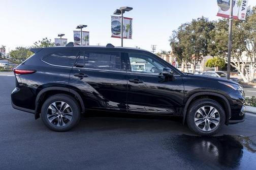 2025 Toyota Highlander Hybrid XLE