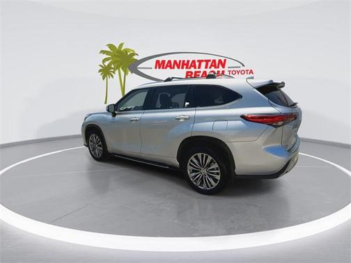 2021 Toyota Highlander Hybrid Platinum