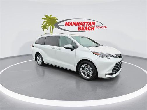 2023 Toyota Sienna Platinum 7 Passenger