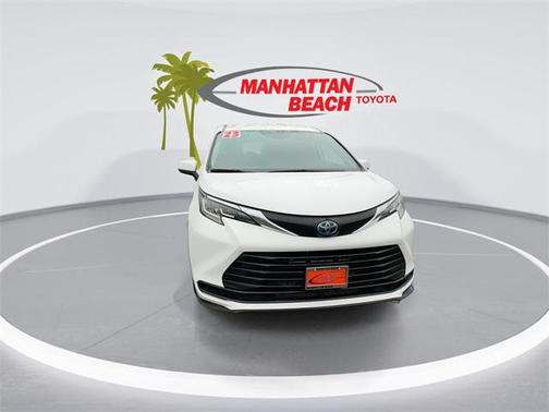 2023 Toyota Sienna LE