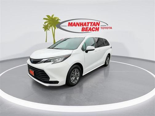 2023 Toyota Sienna LE