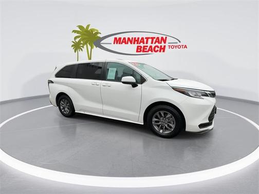 2023 Toyota Sienna LE