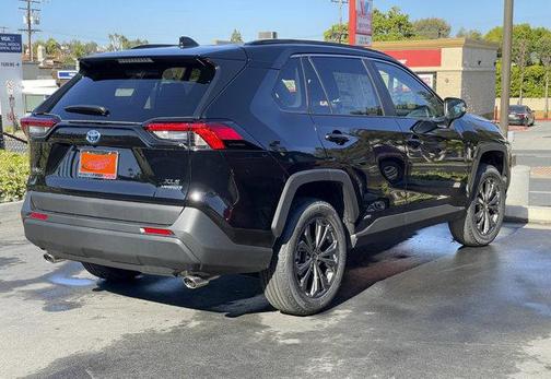 2025 Toyota RAV4 Hybrid XLE Premium