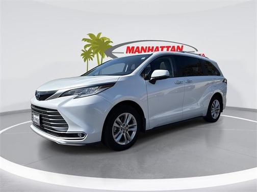 2022 Toyota Sienna Limited 7-Passenger