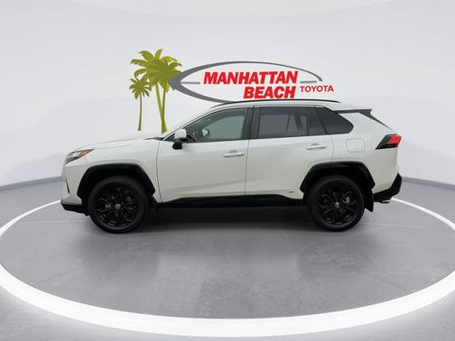 Blizzard Pearl 2022 Toyota RAV4 Hybrid SE
