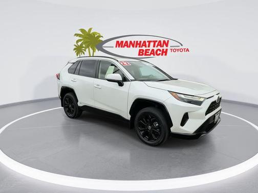 Blizzard Pearl 2022 Toyota RAV4 Hybrid SE