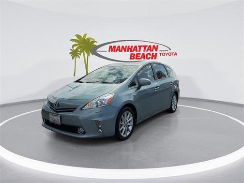 2014 Toyota Prius v Five
