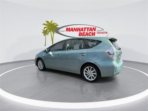 2014 Toyota Prius v Five