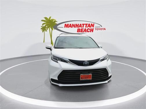 2022 Toyota Sienna LE