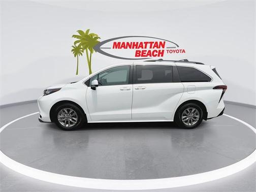 2022 Toyota Sienna LE