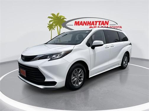 2022 Toyota Sienna LE