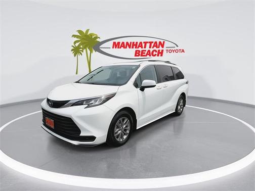 2022 Toyota Sienna LE