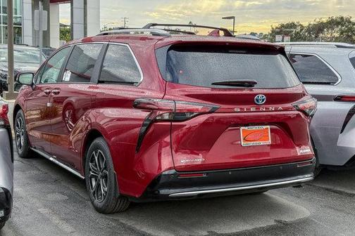 2025 Toyota Sienna Platinum