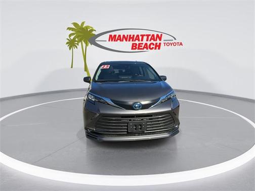 2025 Toyota Sienna XLE 8 Passenger