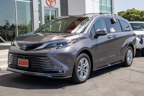 2025 Toyota Sienna Platinum