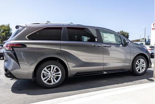 2025 Toyota Sienna Platinum
